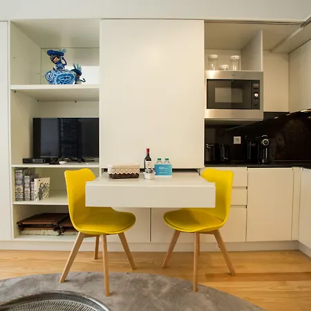 Almada Story By Hosts Oporto