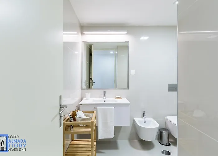 Almada Story By Hosts * Oporto