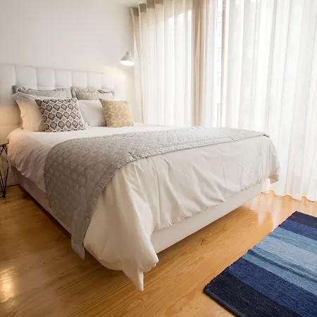 Almada Story By Hosts * Oporto