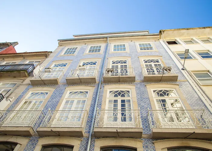 Almada Story By Hosts