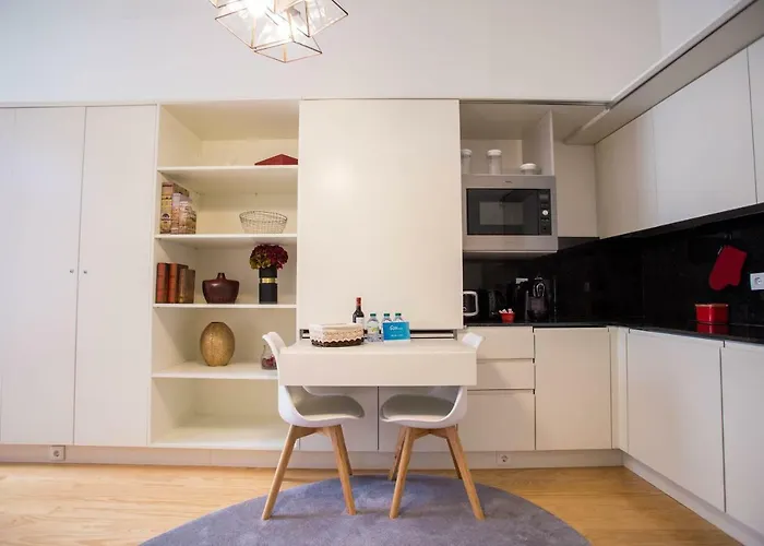 Almada Story By Hosts * Πόρτο